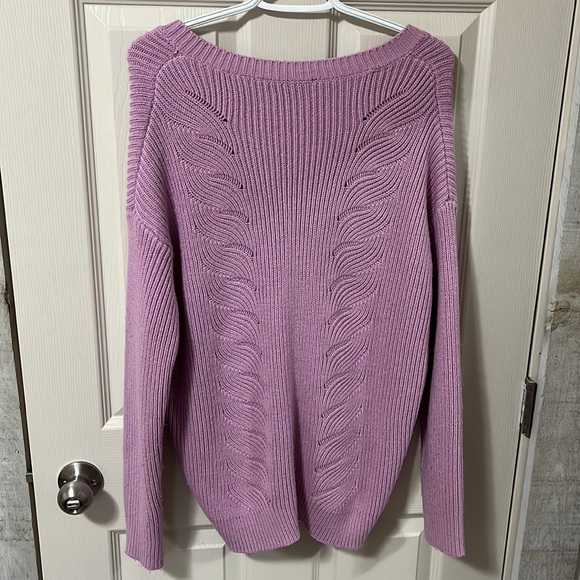 Signature 8 Sweater - Picture 3 of 3